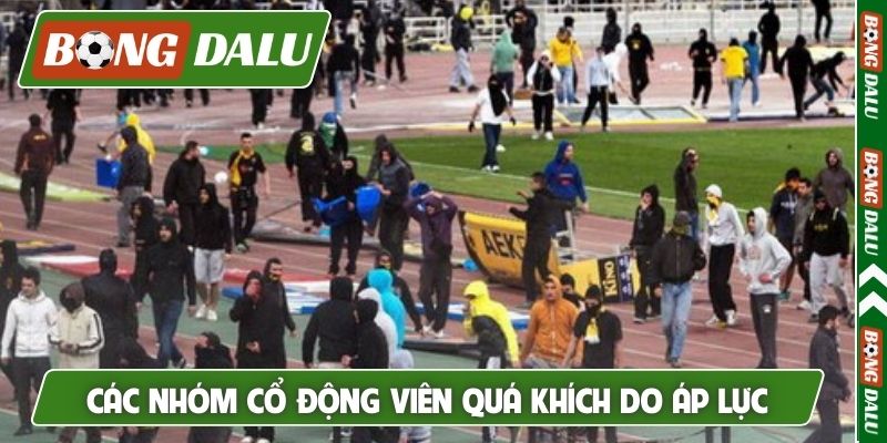 Các nhóm cổ động viên quá khích do áp lực